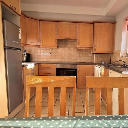 Cosy 3 Bedroom All Ensuites Голуей Екстериор снимка