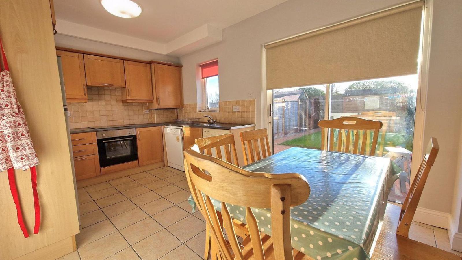 Cosy 3 Bedroom All Ensuites Голуей Екстериор снимка